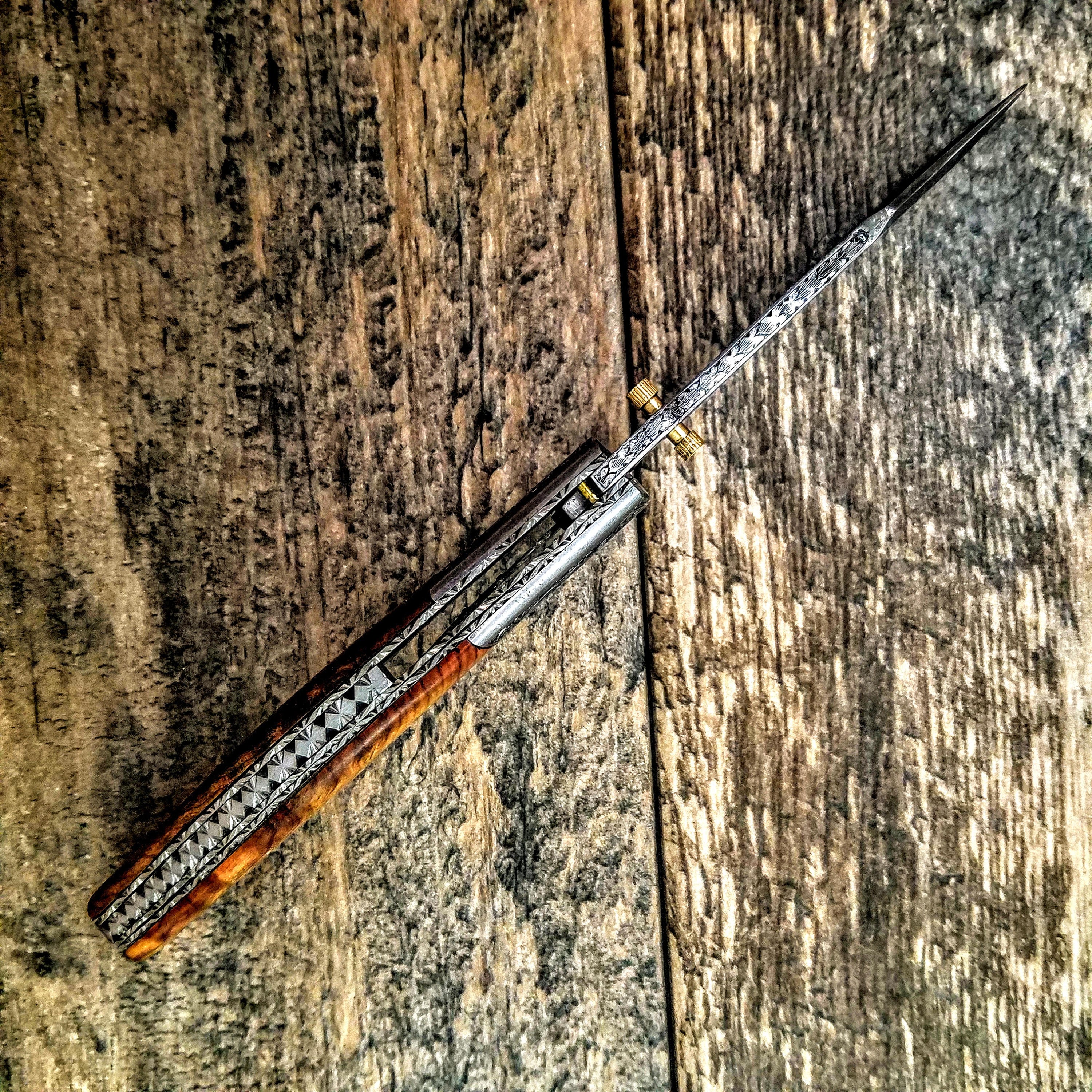 HTS-622 / 440C hand Engraved w/ Olive Folder / High End Art / RUST Free / Handcrafted / Hometown Knives / EXCLUSIVE