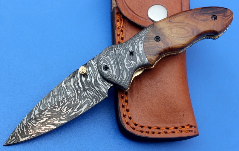 HTK-127 Damascus Folder / Hand Made / Custom / Olive Wood handle / Damascus steel bolster / Liner Lock - HomeTown Knives