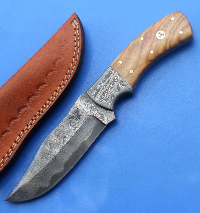 HT-36  Damascus Knife custom handmade Skinner  Olive Wood / Sanmai Pattern / Camping / Hunting - HomeTown Knives