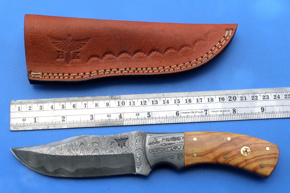 HT-36  Damascus Knife custom handmade Skinner  Olive Wood / Sanmai Pattern / Camping / Hunting - HomeTown Knives