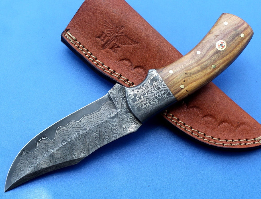 HT-36  Damascus Knife custom handmade Skinner  Olive Wood / Sanmai Pattern / Camping / Hunting - HomeTown Knives