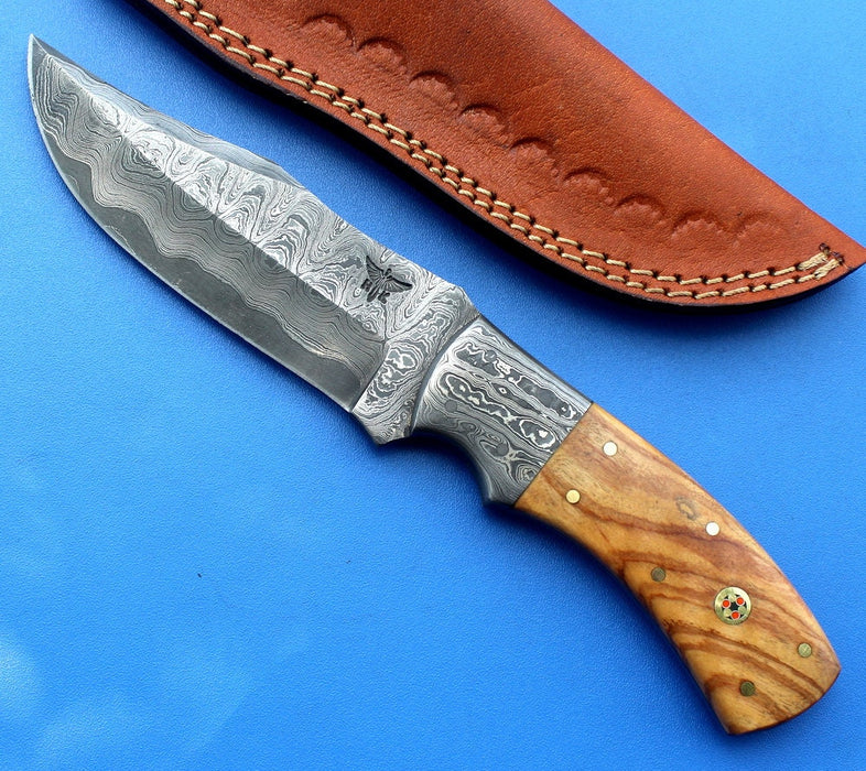 HT-36  Damascus Knife custom handmade Skinner  Olive Wood / Sanmai Pattern / Camping / Hunting - HomeTown Knives